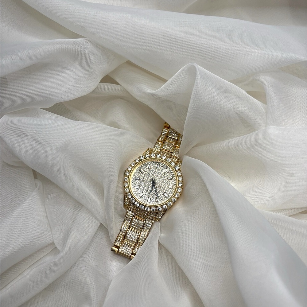 Luxurious Gold Watch with Rhinestone Bezel
